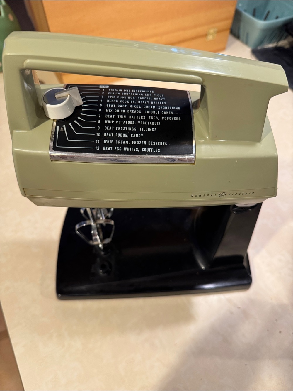 General Electric DETACHABLE hand/stand mixer